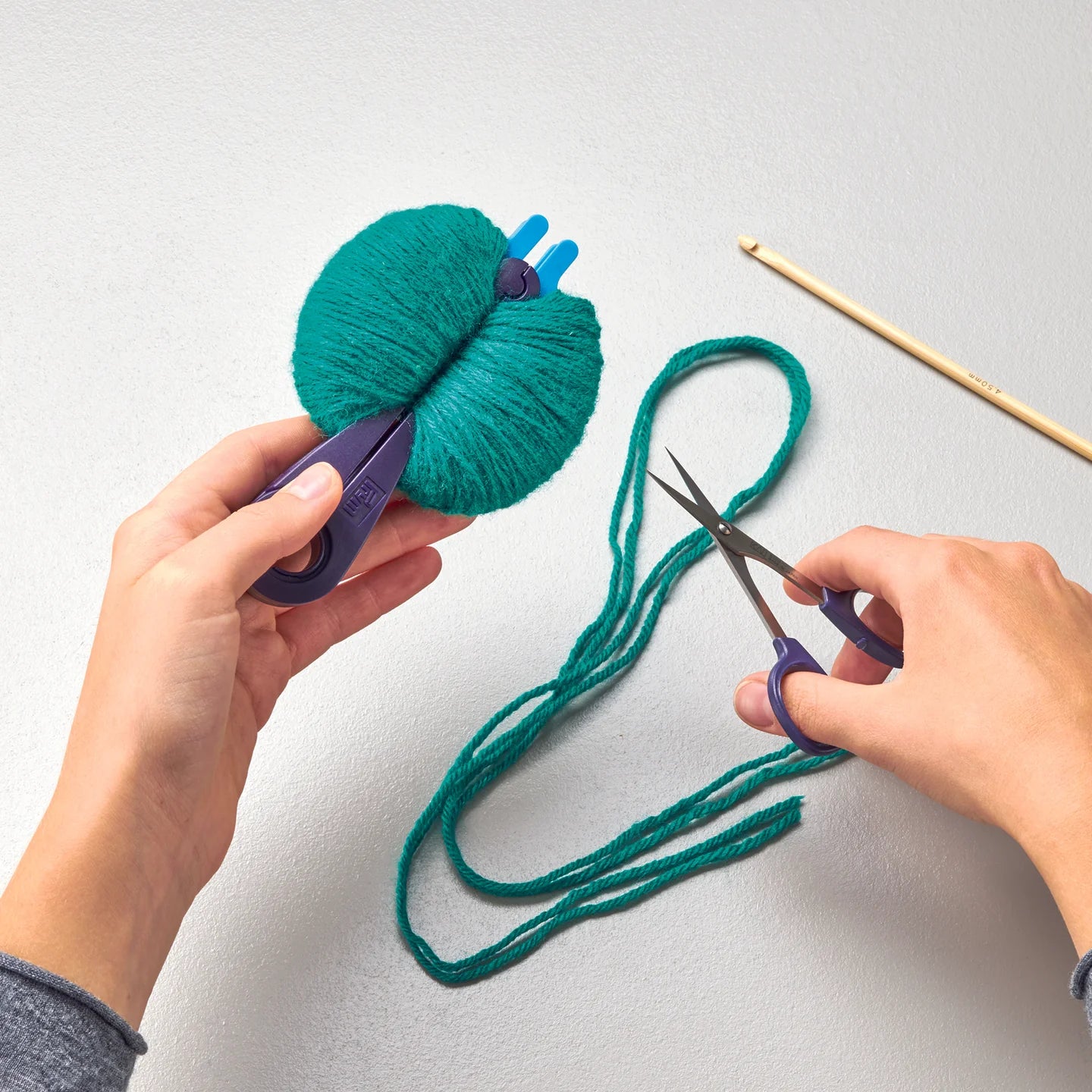Prym 2-in-1 Pompom Maker Small for 1.5-Inch and 2-Inch Diameter Pompoms
