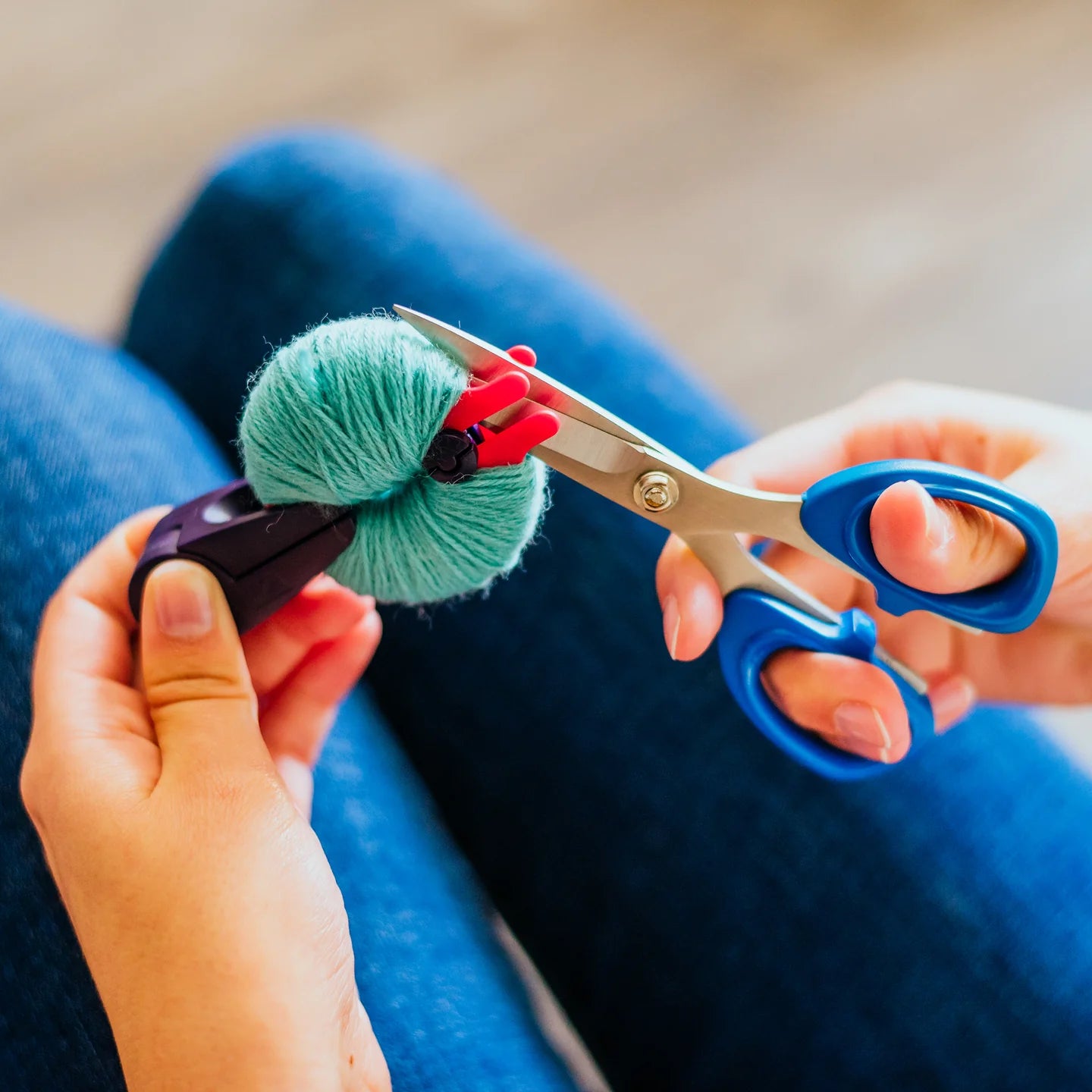 Prym 2-in-1 Pompom Maker Small for 1.5-Inch and 2-Inch Diameter Pompoms