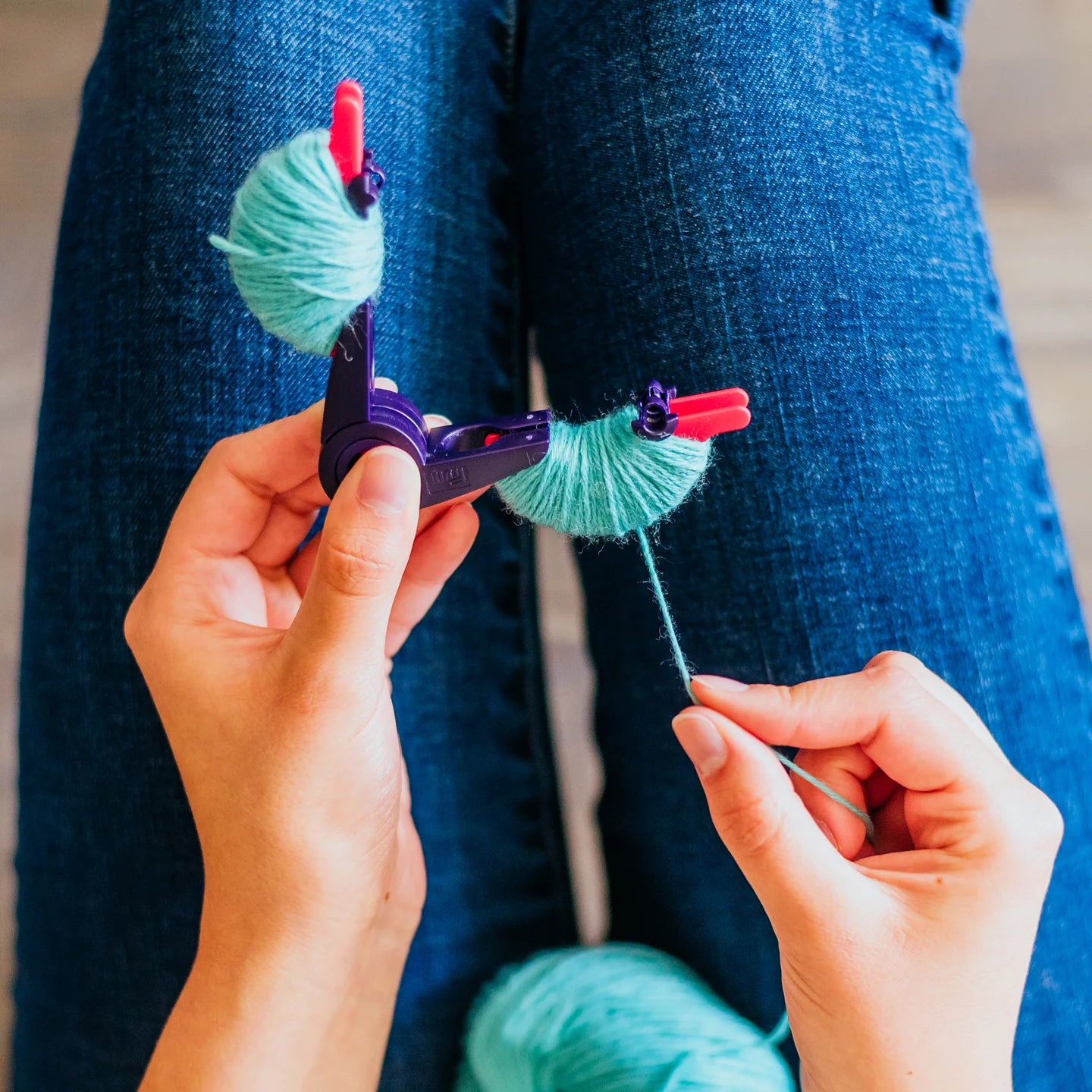 Prym 2-in-1 Pompom Maker Small for 1.5-Inch and 2-Inch Diameter Pompoms