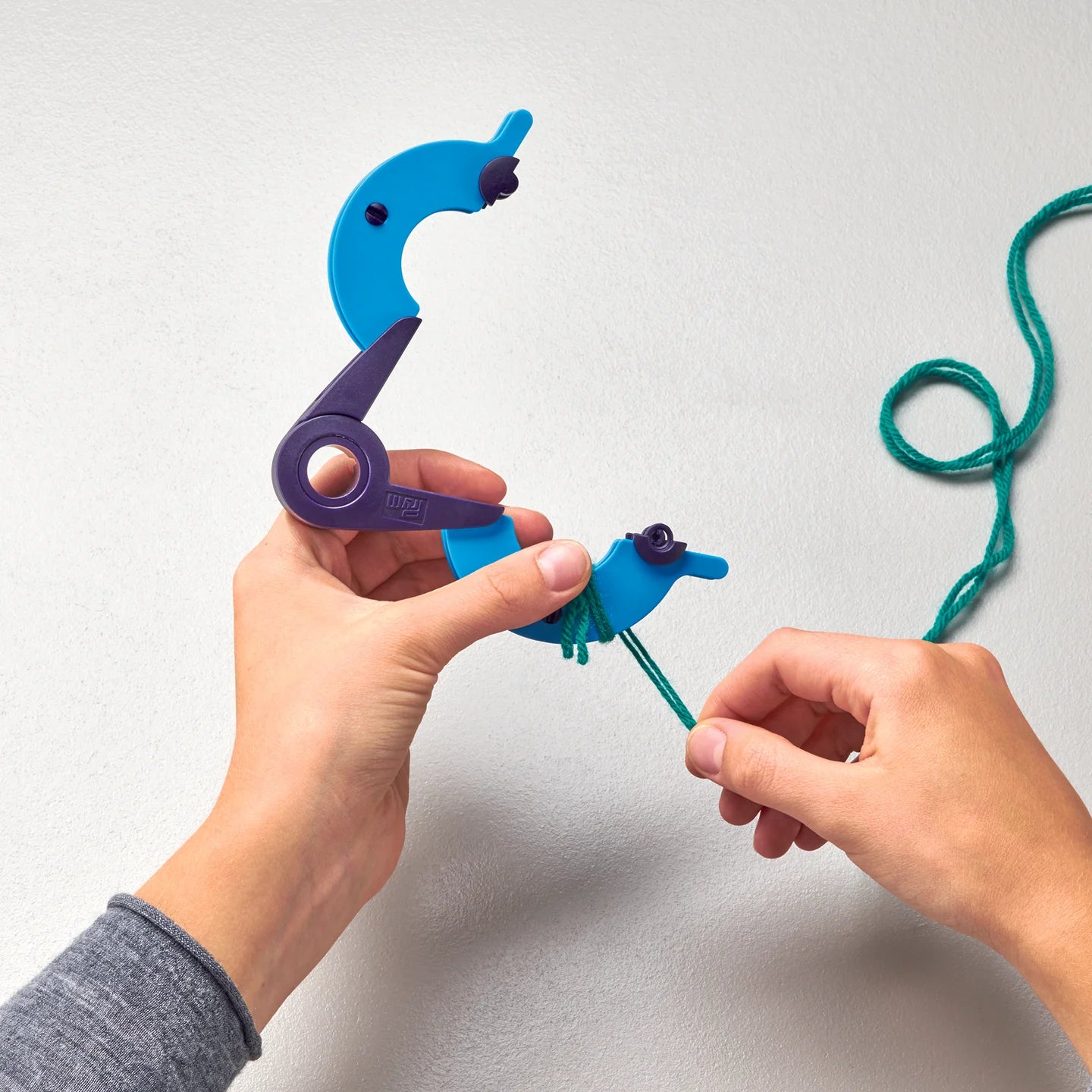 Prym 2-in-1 Pompom Maker Small for 1.5-Inch and 2-Inch Diameter Pompoms