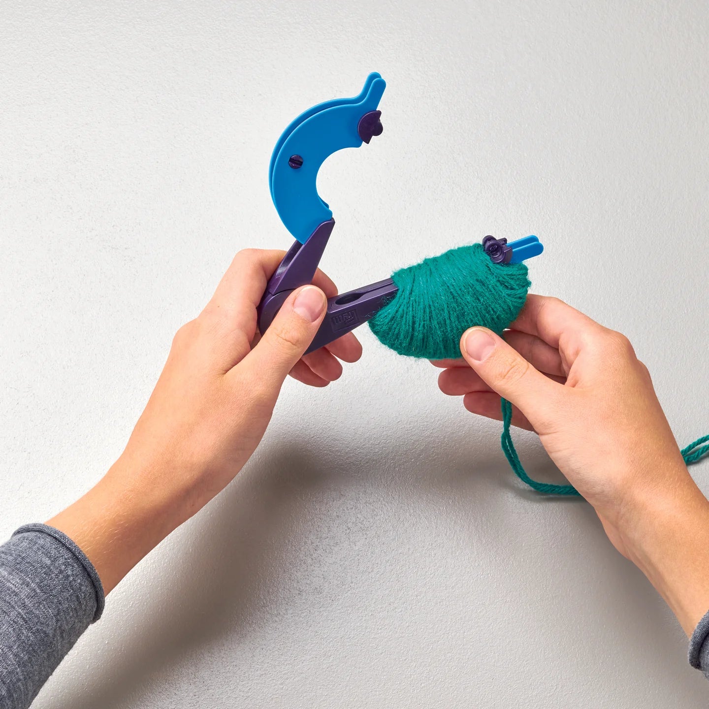 Prym 2-in-1 Pompom Maker Small for 1.5-Inch and 2-Inch Diameter Pompoms