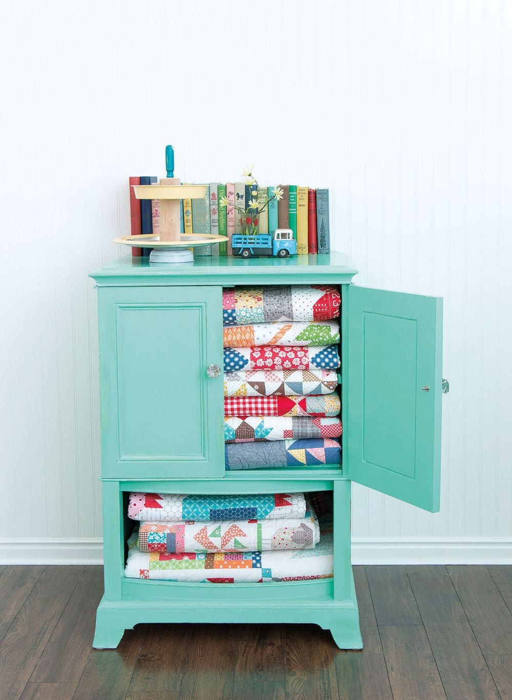 Farm Girl Vintage Quilt Pattern Book by Lori Holt for It's Sew Emma