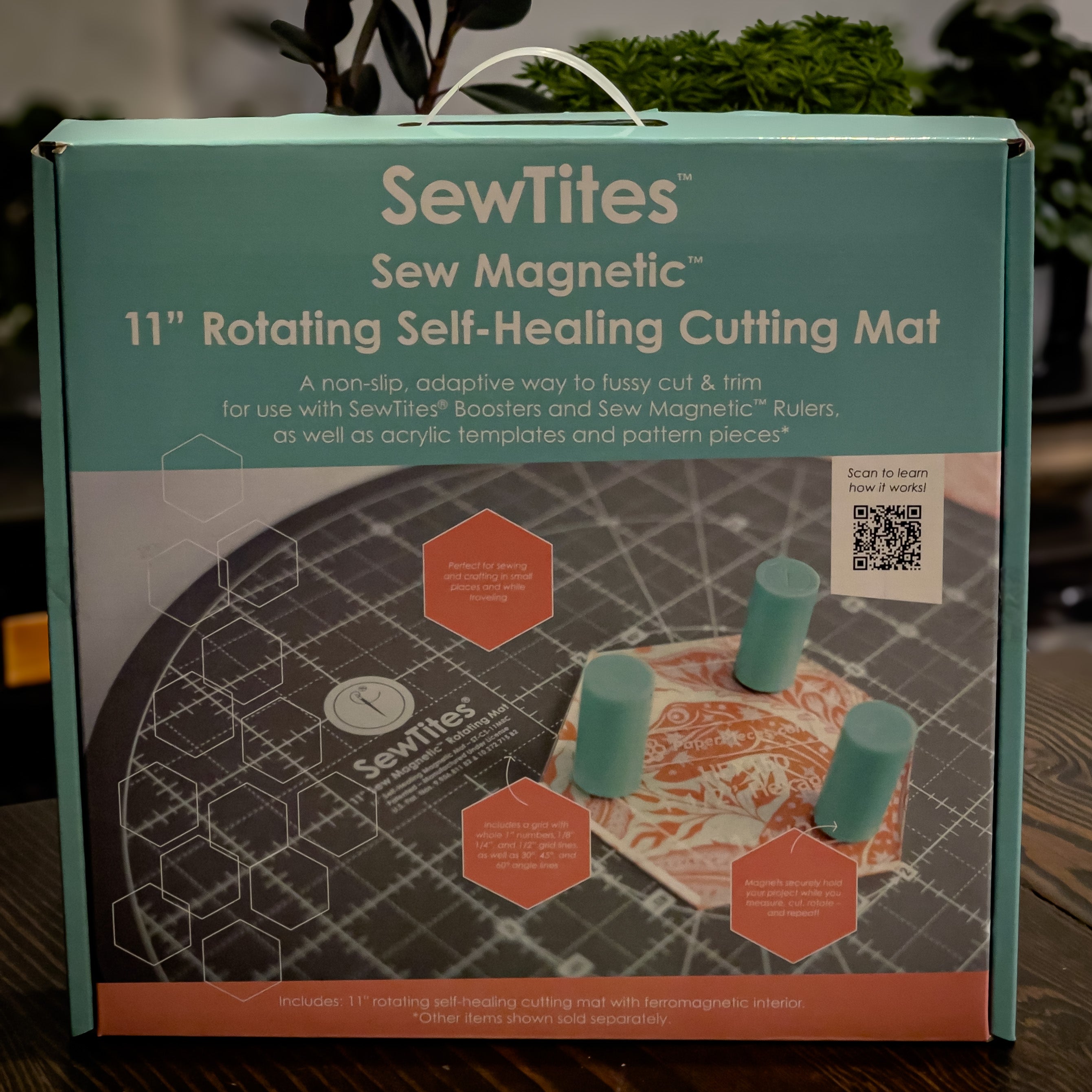 Sew Magnetic 11-Inch Rotating Self-Healing Cutting Mat from SewTites